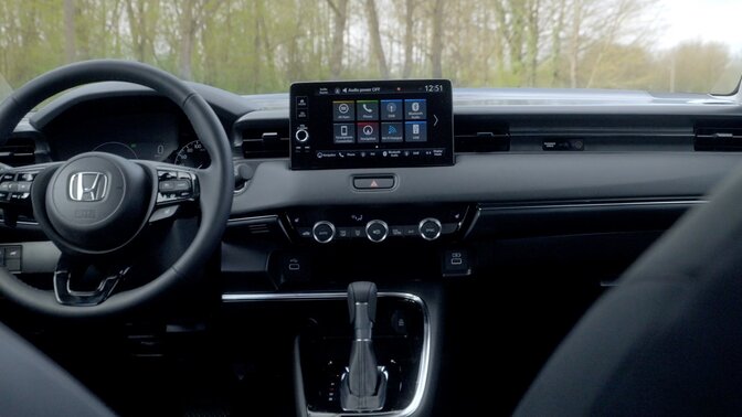 Tehnologija i konektivnost u vozilu