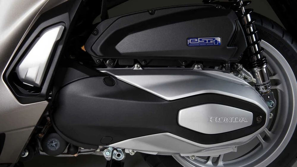 Snažniji SOHC motor sa 4 ventila i vodenim hlađenjem.