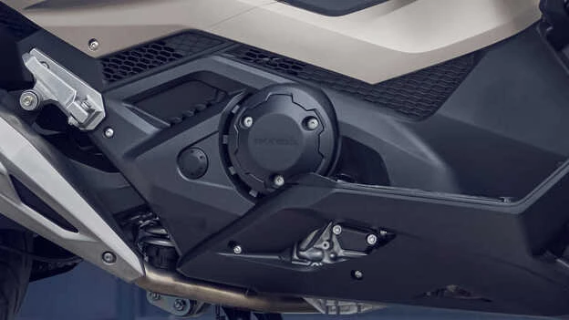 Moćan 745 cc paralelni dvocilindrični motor sa 8 ventila